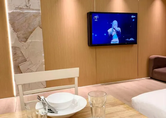 Venice Luxe Warm Nest, Pool, Netflix, Kitchen, Canal Mall Access For 3 Guests Only * Manila