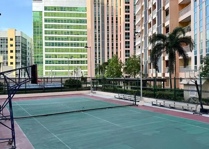 Venice Luxe Warm Nest, Pool, Netflix, Kitchen, Canal Mall Access For 3 Guests Only Apartment Manila
