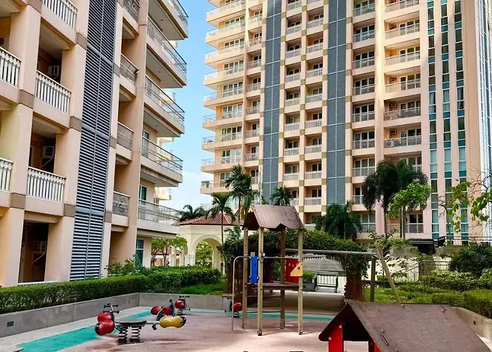 Venice Luxe Warm Nest, Pool, Netflix, Kitchen, Canal Mall Access For 3 Guests Only Manila